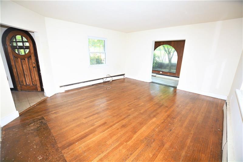 1637 Ridge Avenue Coraopolis, PA 15108 - Photo 8 of 25 Living Room