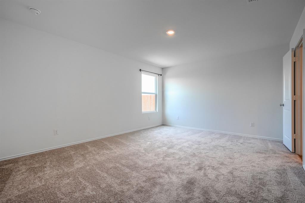 5916 Crystal Water Way Princeton, TX 75407 - Photo 15 of 28 an empty room with windows and closet