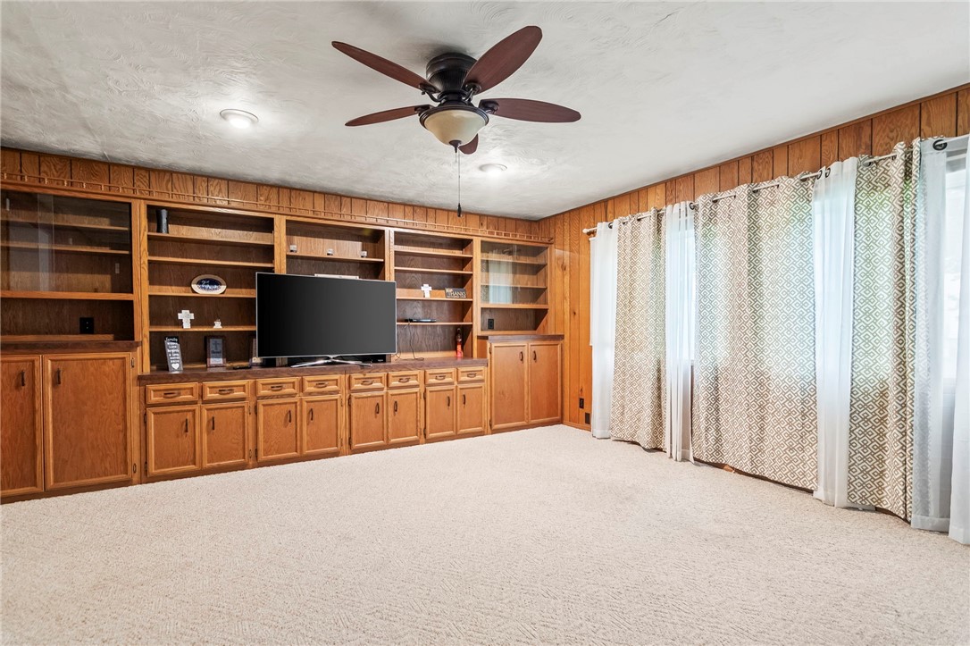 317 East Holiday Drive Decatur, IL 62526 - Photo 7 of 36