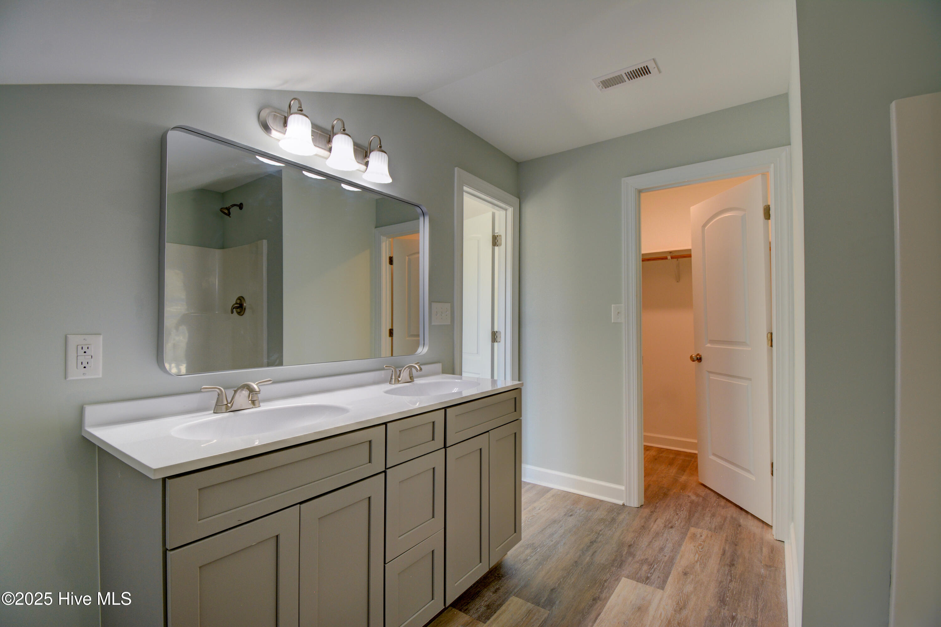 320 Belt Road Hampstead, NC 28443 - Photo 17 of 38 Private bathroom off primary bedroom