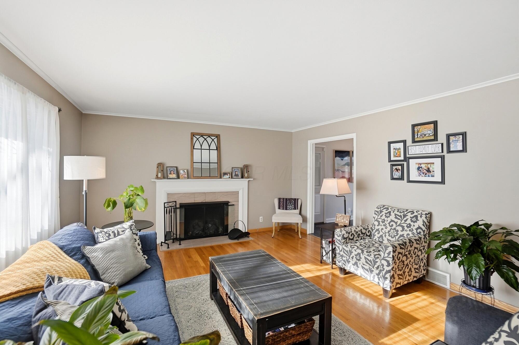 1237 Haddon Road Columbus, OH 43209 - Photo 4 of 64 005