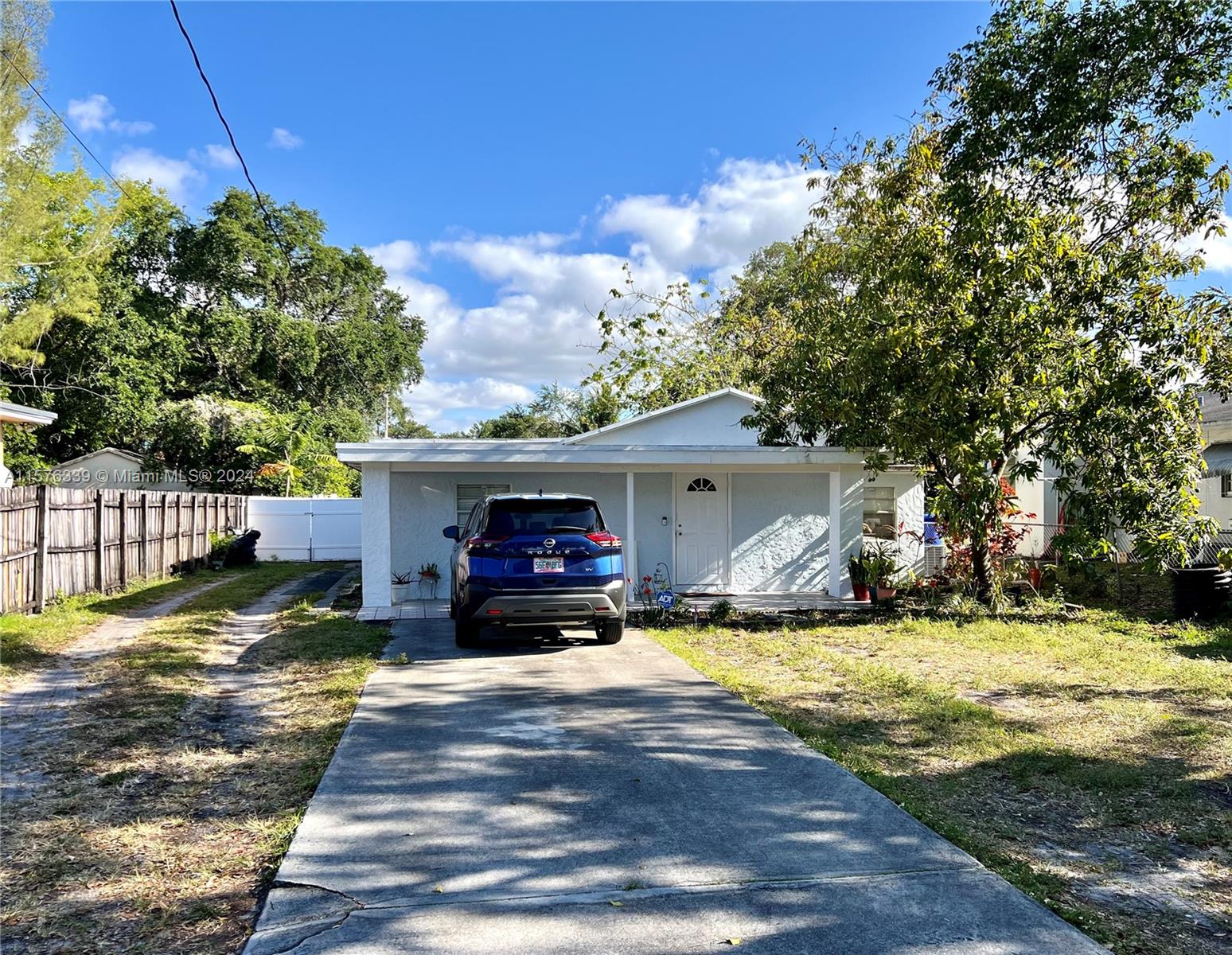 a view of a house with roof yard