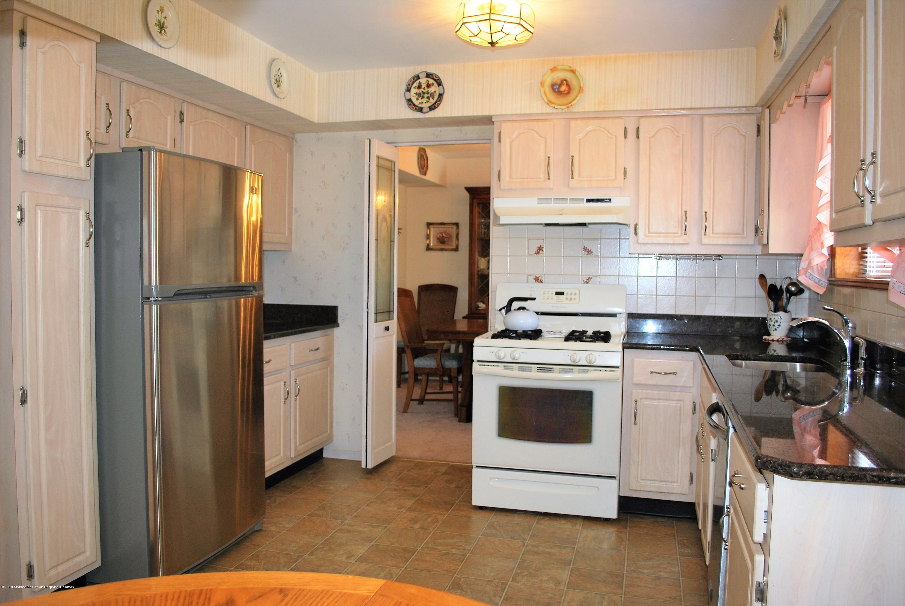7 Remsen Drive Howell, NJ 07731 - Photo 7 of 23 DSC_0028