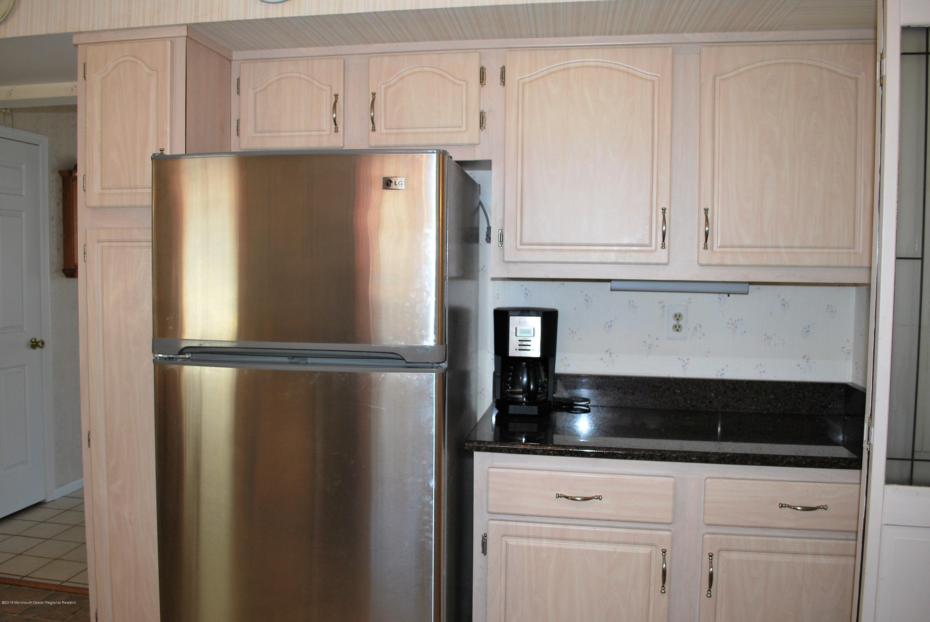7 Remsen Drive Howell, NJ 07731 - Photo 8 of 23 DSC_0033
