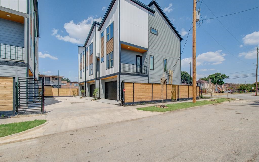 2309 Eagle Street Houston, TX 77004 - Photo 25 of 34 a view of a street with a building in the background