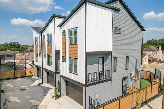 2309 Eagle Street Houston, TX 77004 - Photo 26 of 34 a view of a balcony with couches