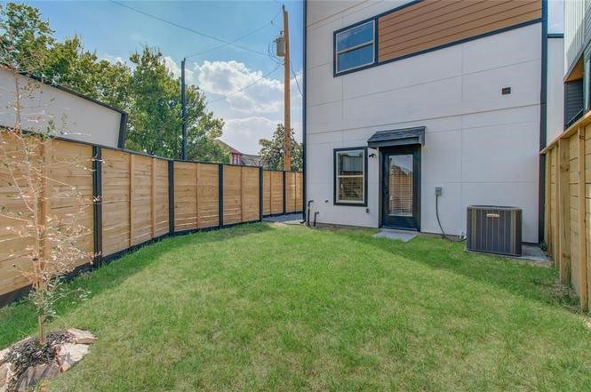 2309 Eagle Street Houston, TX 77004 - Photo 31 of 34 a view of a backyard with garden