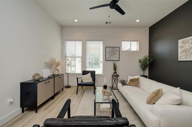 2309 Eagle Street Houston, TX 77004 - Photo 8 of 34 a living room with furniture