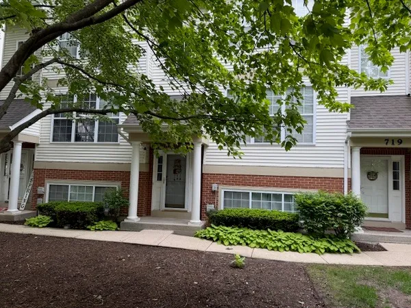 $2,700 | 721 Pheasant Trail, St. Charles, IL 60174