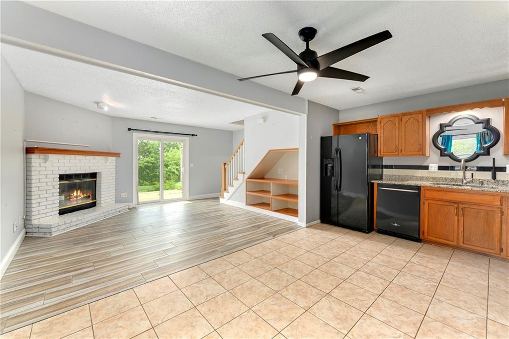 230 Southwest Pinetree Lane Lee's Summit, MO 64063 - Photo 5 of 31