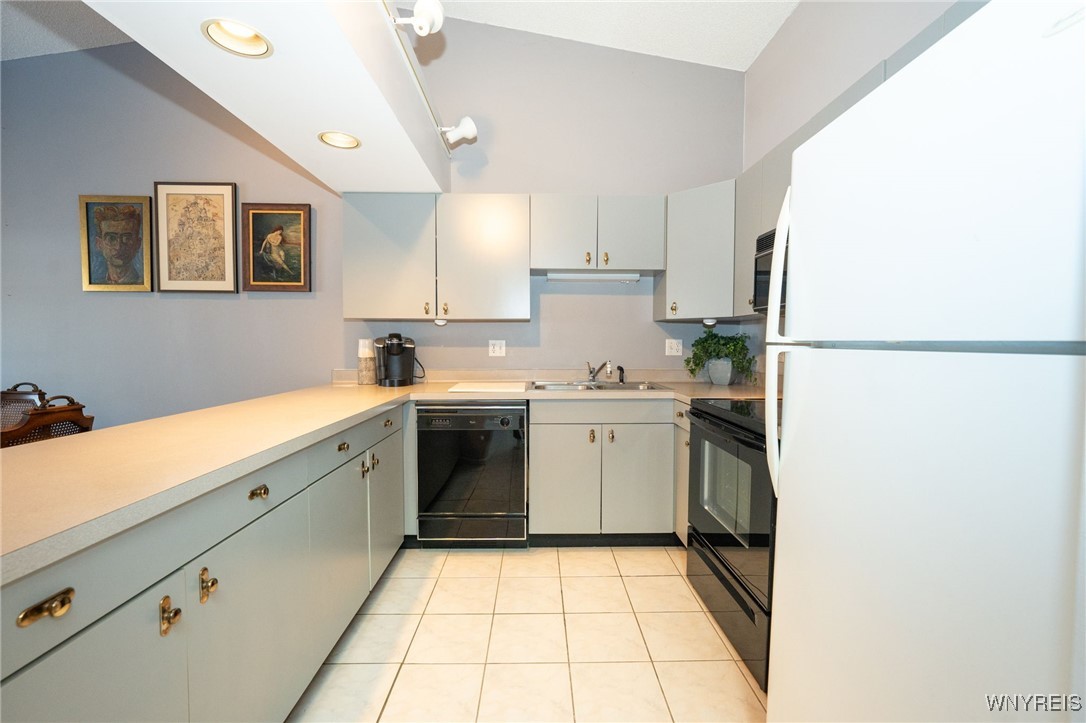 10 Woodpointe, Unit 10 Amherst, NY 14221 - Photo 7 of 36