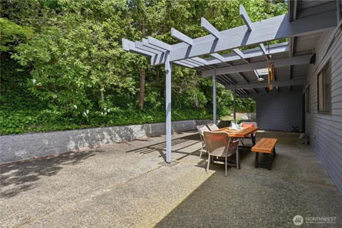 $2,775,000 | 639 West Lake Sammamish Parkway Northeast, Bellevue, WA 98008