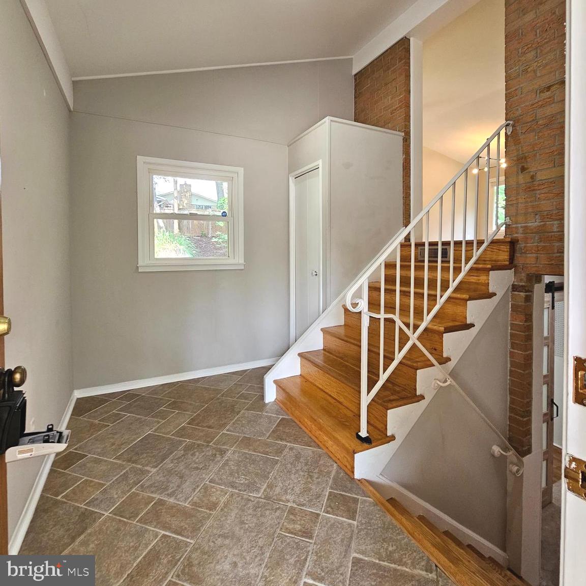 2512 Culpeper Road Alexandria, VA 22308 - Photo 4 of 36 Foyer