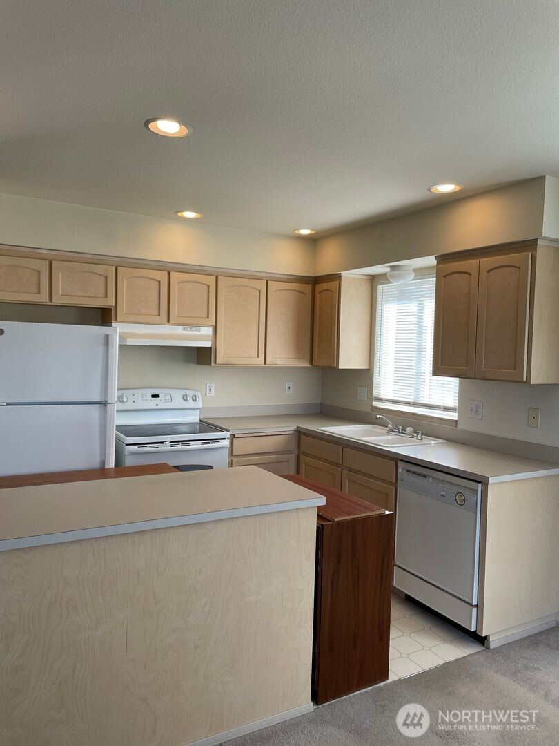 3208 Rockefeller Avenue, Unit B/D Everett, WA 98201 - Photo 2 of 10 Gallery Image 2
