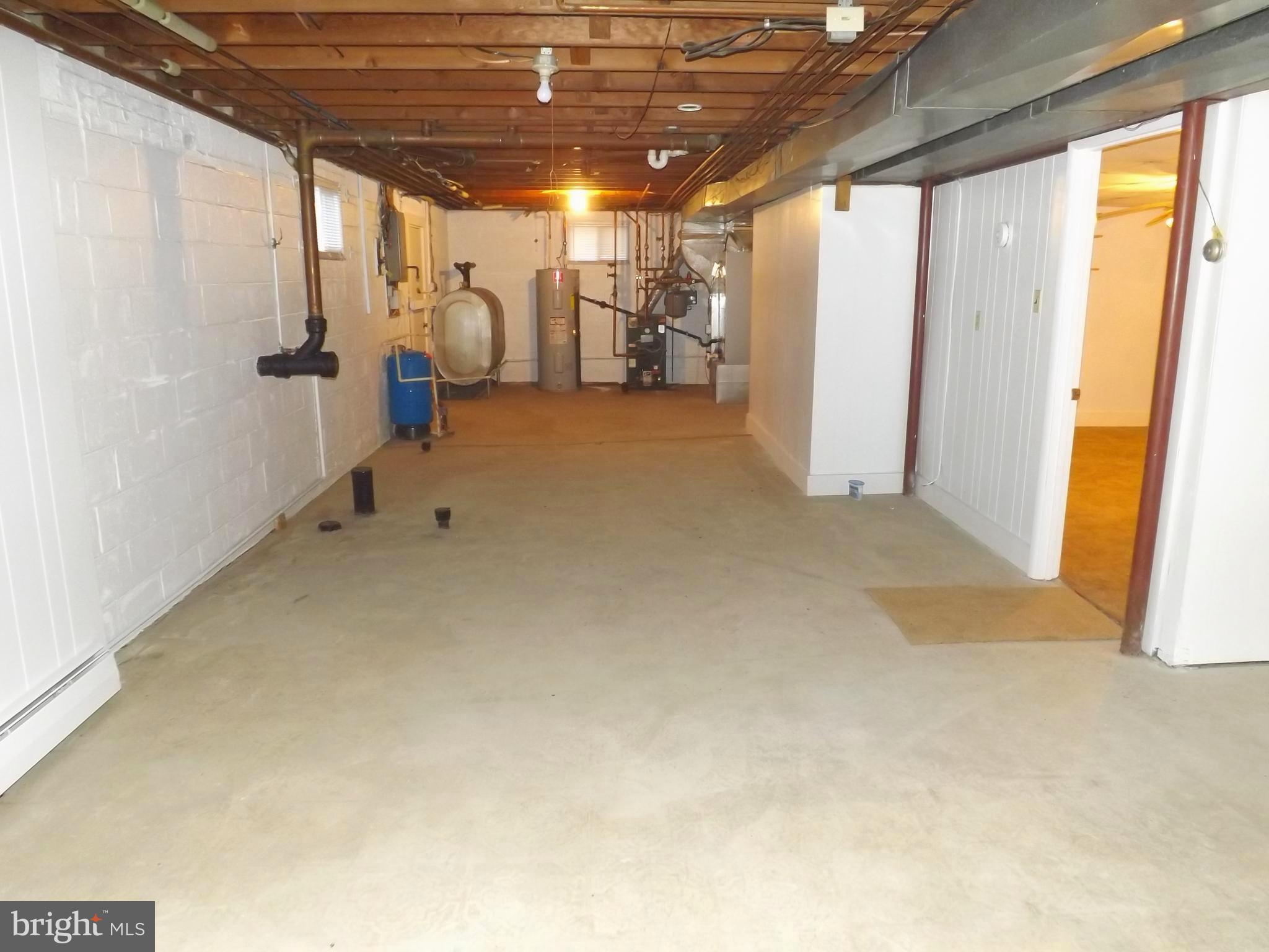 9901 Dangerfield Road Clinton, MD 20735 - Photo 21 of 39 Large unfinished area, utilities.