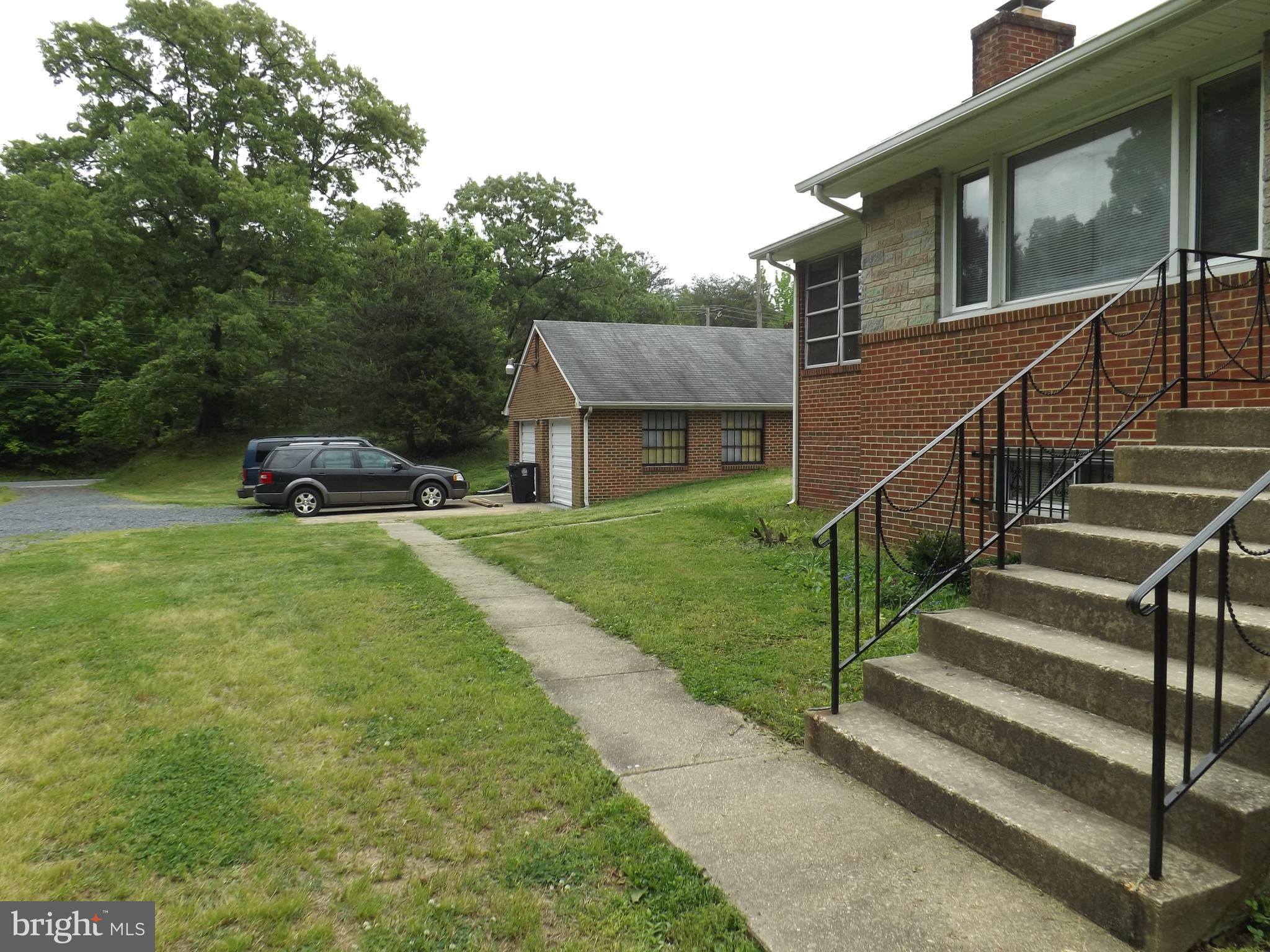 9901 Dangerfield Road Clinton, MD 20735 - Photo 22 of 39 Large parking area