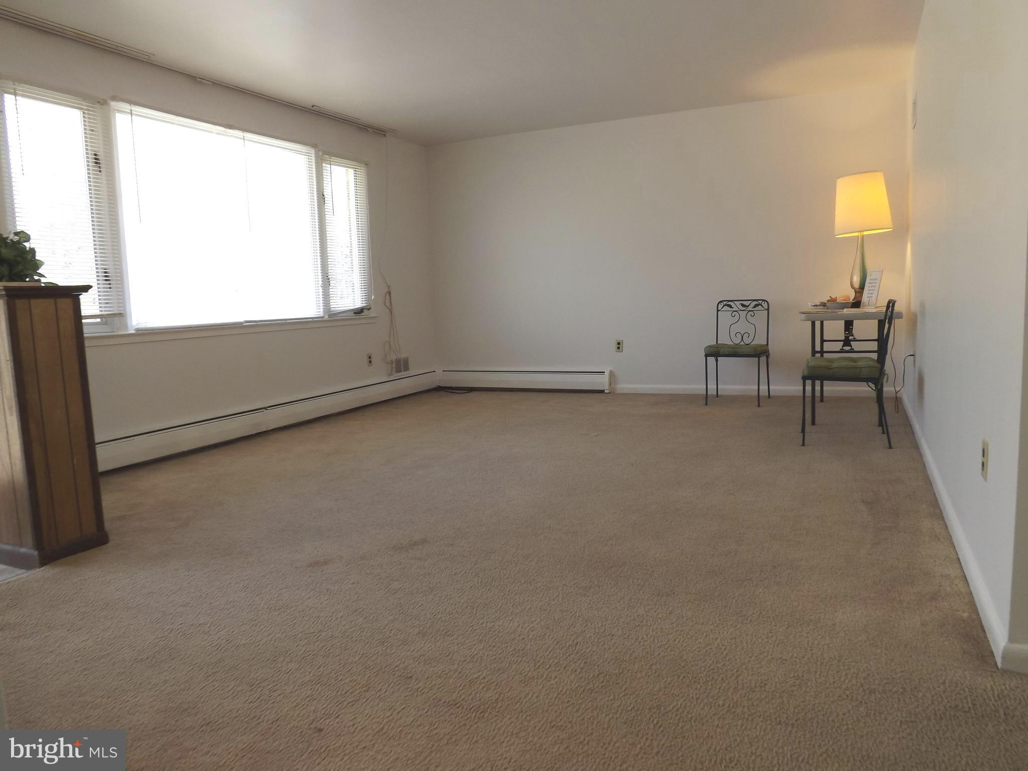 9901 Dangerfield Road Clinton, MD 20735 - Photo 5 of 39 Living room