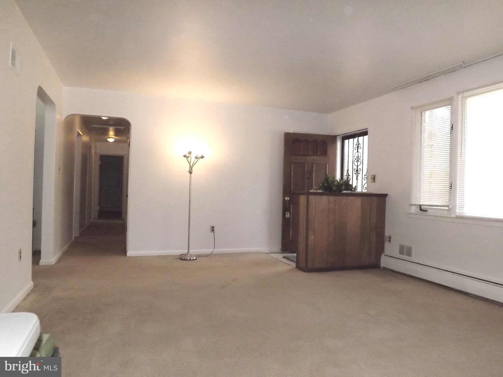 9901 Dangerfield Road Clinton, MD 20735 - Photo 6 of 39 Living room