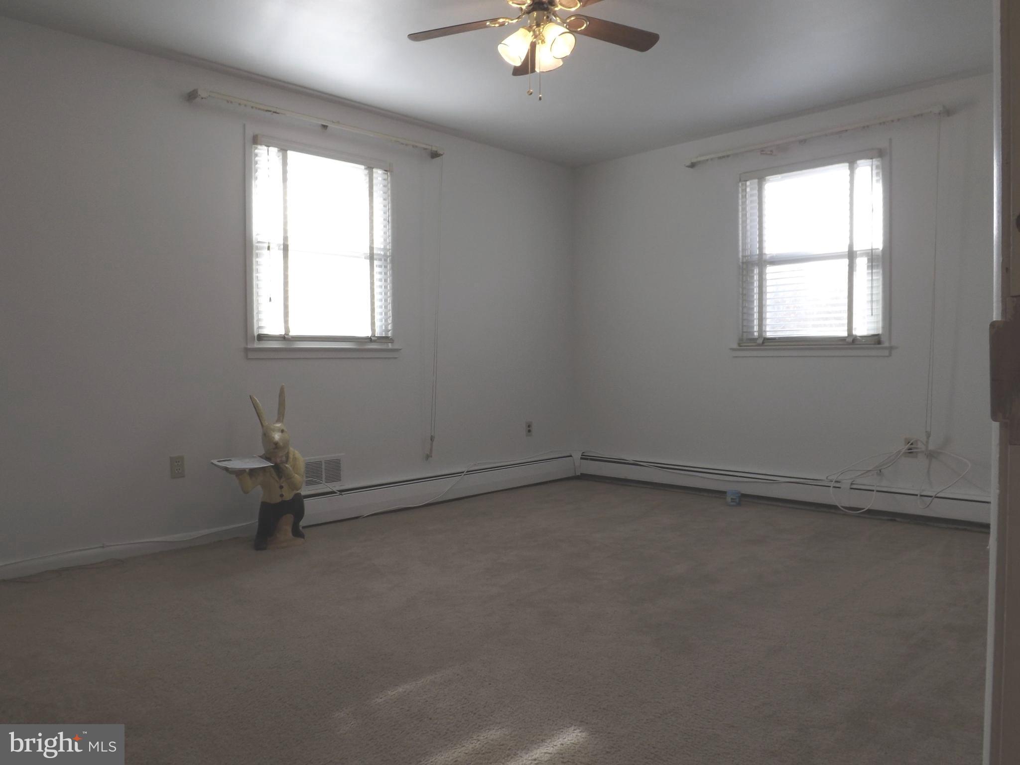 9901 Dangerfield Road Clinton, MD 20735 - Photo 9 of 39 Large master bedroom