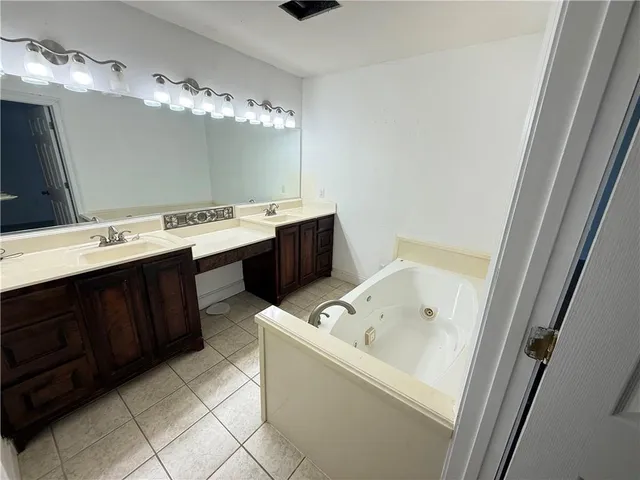 $299,900 | 21137 Highway 1057, Kentwood, LA 70444