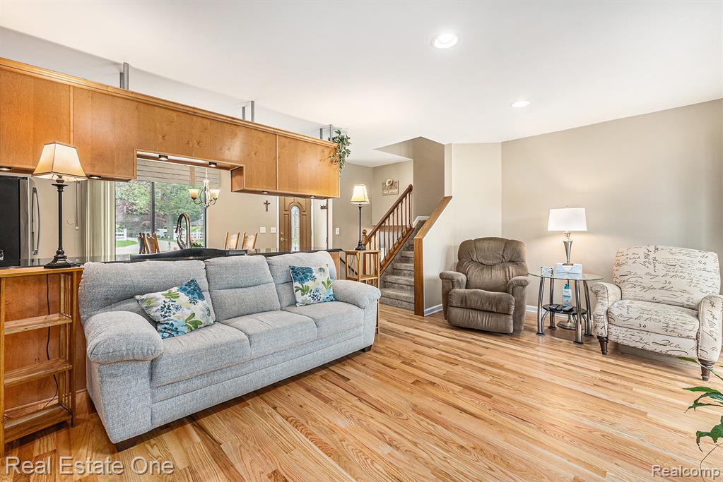 3714 Donley Avenue Rochester Hills, MI 48309 - Photo 2 of 24