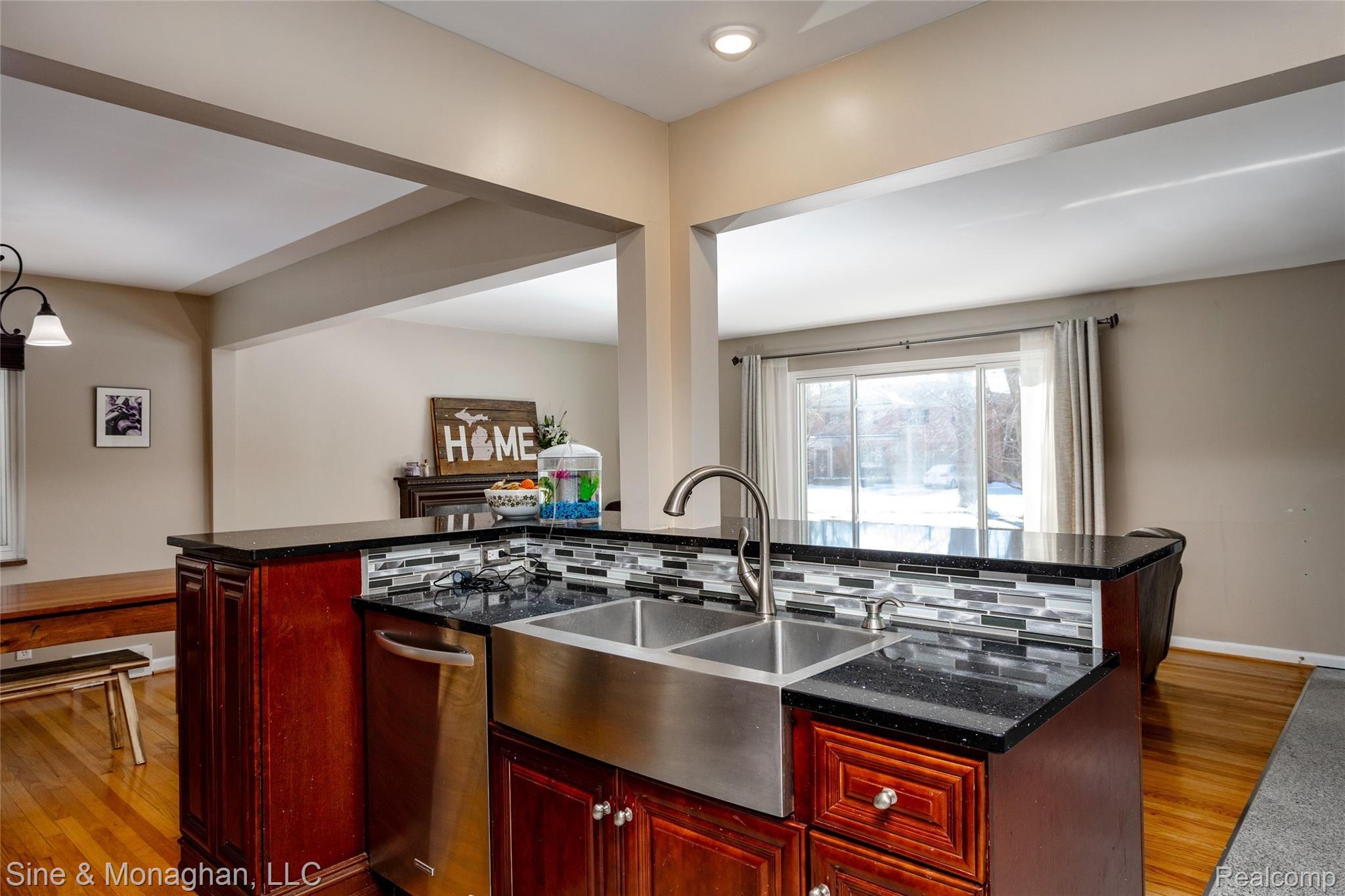 732 Trombley Road Grosse Pointe, MI 48230 - Photo 8 of 48 732 Trombley L036.jpg