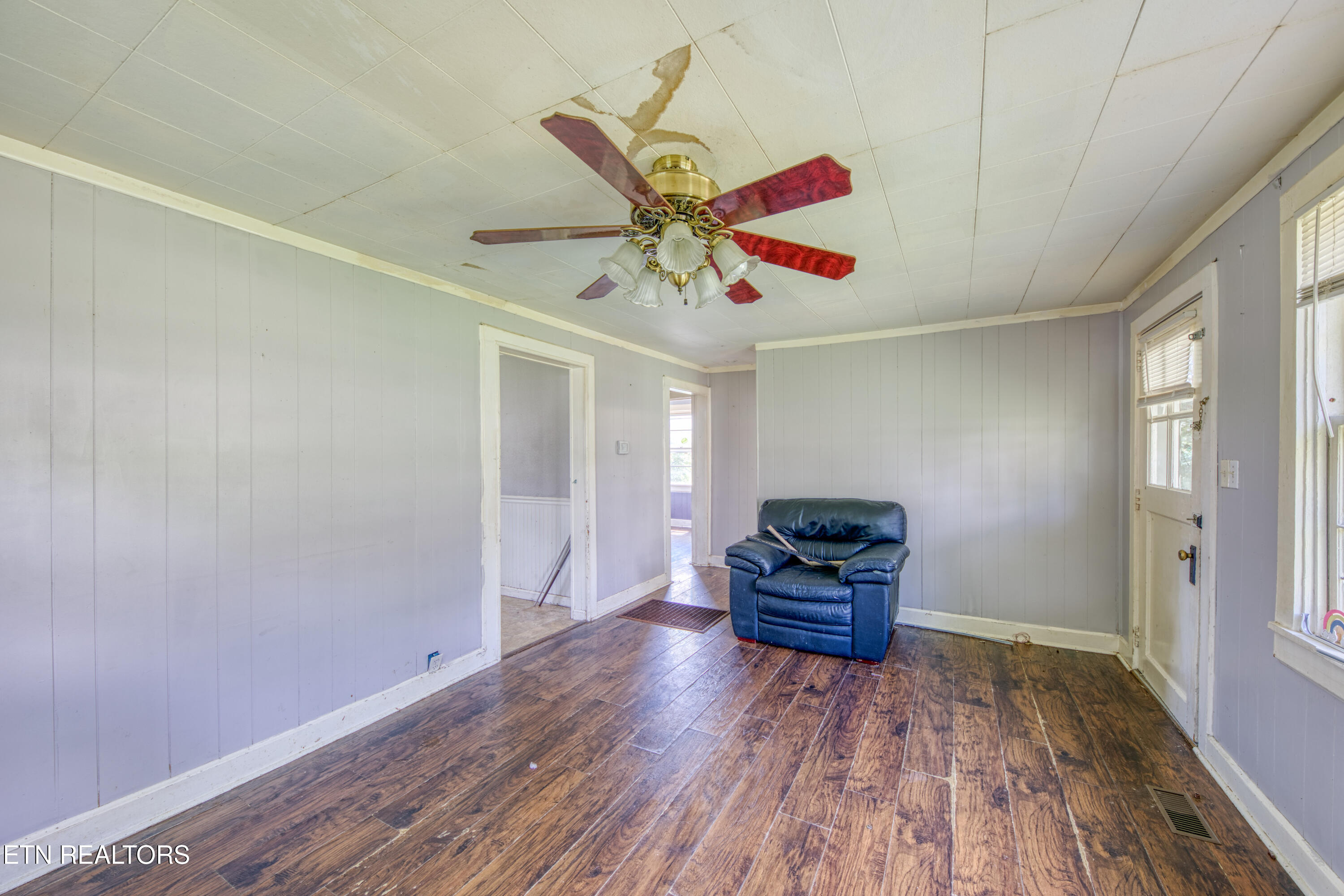 817 Medaris Street Clinton, TN 37716 - Photo 5 of 12 0H3A5674_9