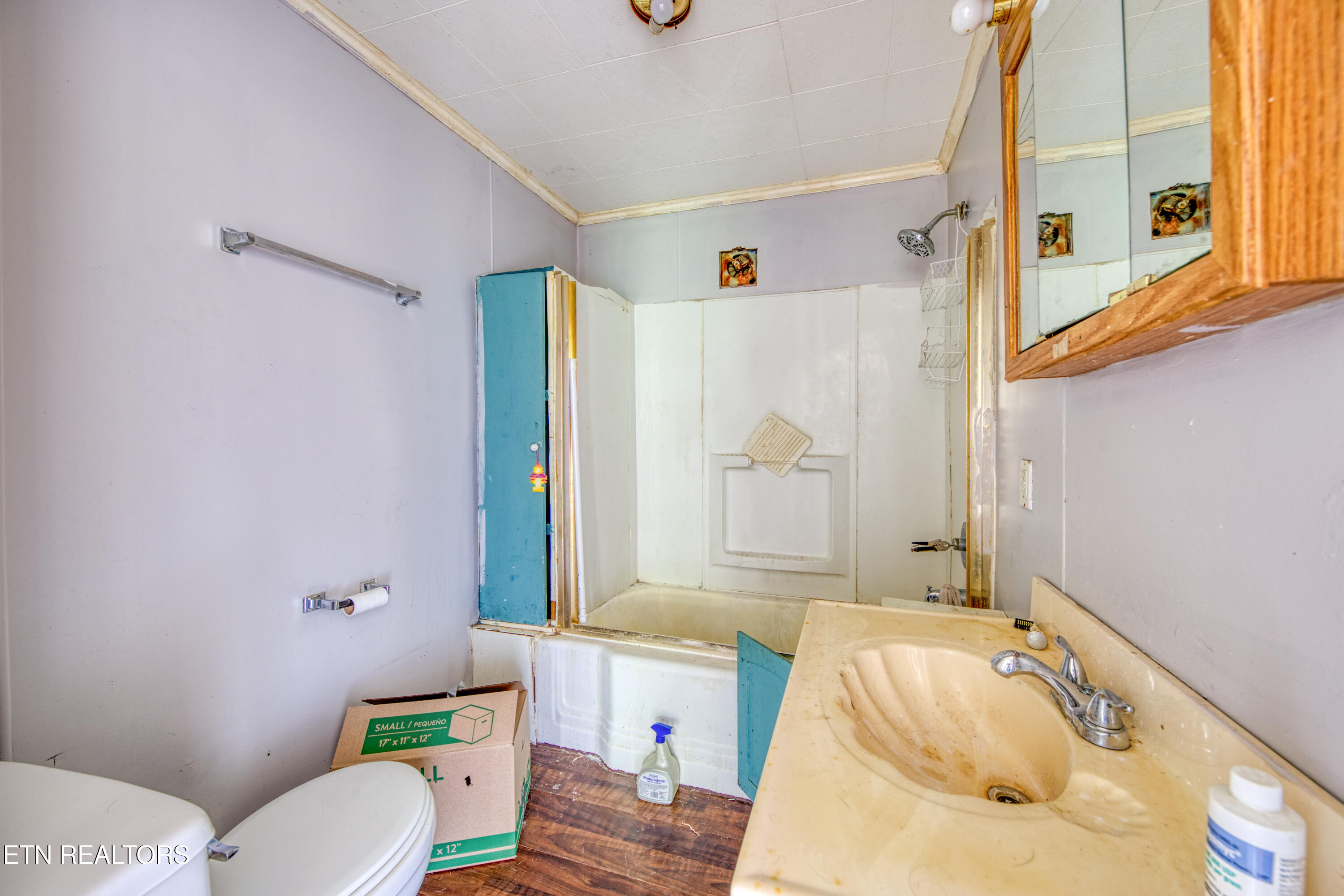 817 Medaris Street Clinton, TN 37716 - Photo 9 of 12 0H3A5683_11