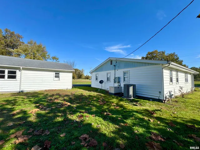 $130,000 | 305 Railroad Street, Tamms, IL 62988