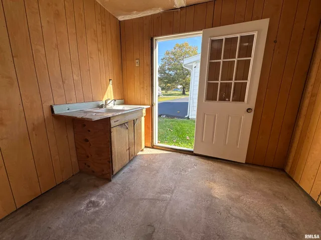 $130,000 | 305 Railroad Street, Tamms, IL 62988