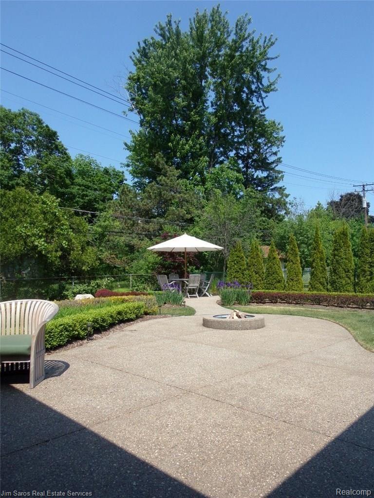 1070 North Renaud Road Grosse Pointe, MI 48236 - Photo 16 of 47 100_0027 (1280x960).jpg