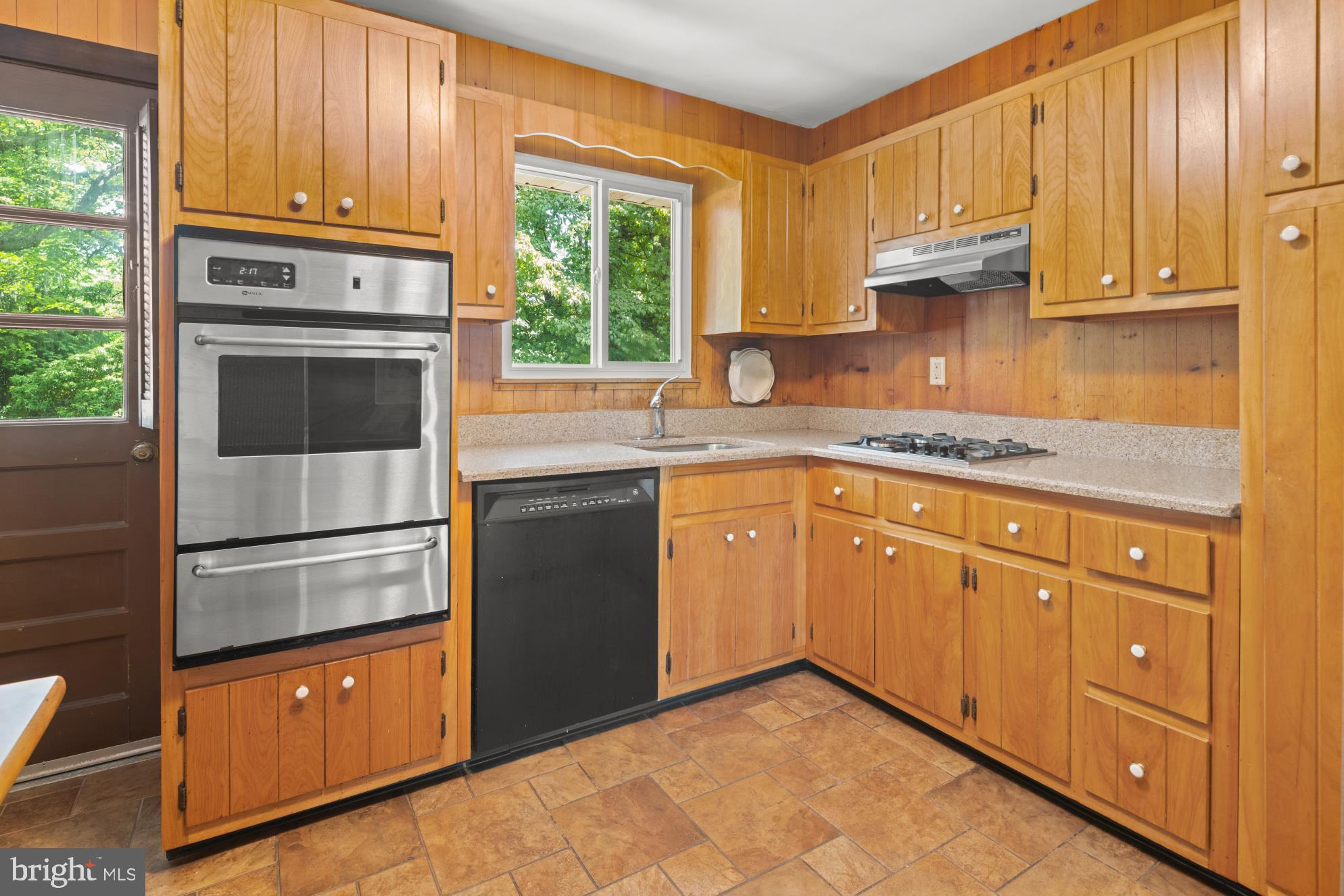 13 Colburn Road East Brunswick, NJ 08816 - Photo 17 of 34