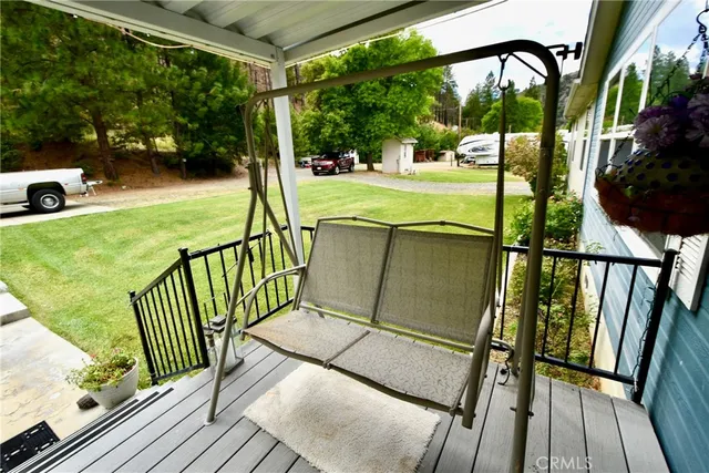 a view of a house with backyard and trees