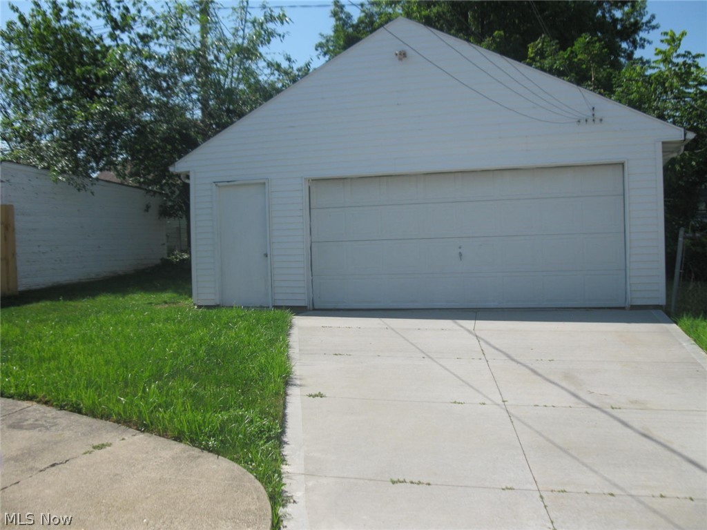 4130 Stilmore Road Cleveland, OH 44121 - Photo 15 of 17