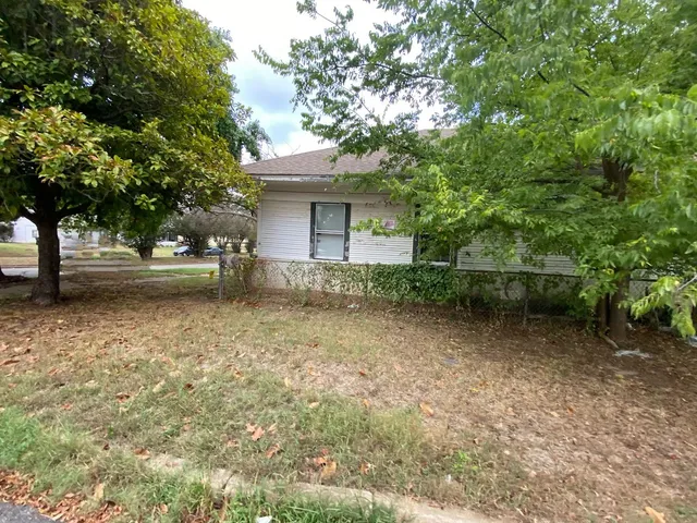 a view of backyard with outdoor and entertaining space