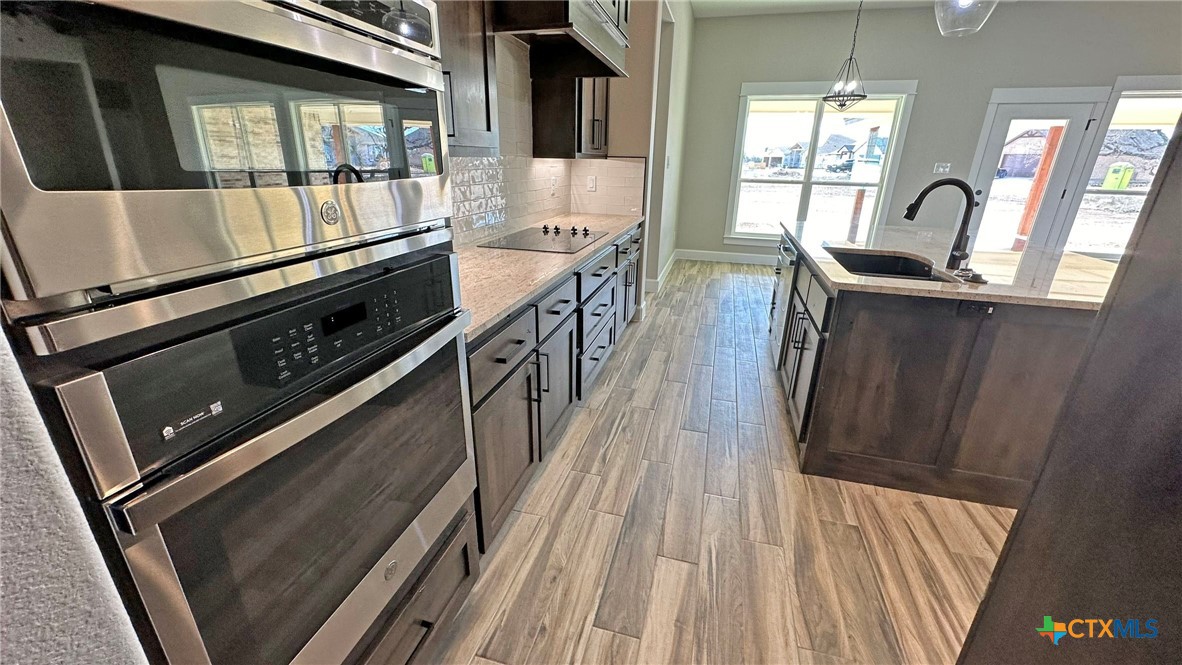 115 Overlook Trail Copperas Cove, TX 76522 - Photo 7 of 34 a kitchen with granite countertop a stove and a sink