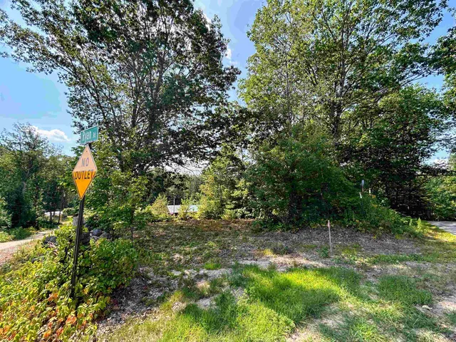 $98,000 | 149 Bear Hill Road, Henniker, NH 03242