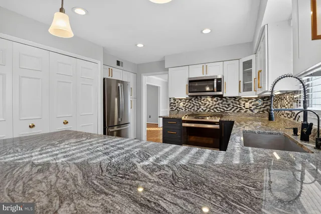 $1,049,900 | 3314 Tuckaway Court, Herndon, VA 20171