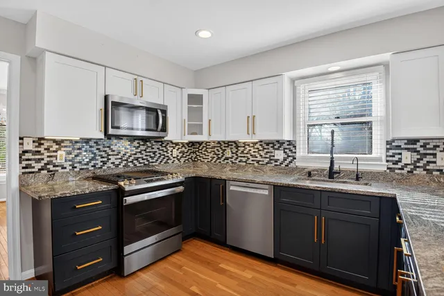 $1,049,900 | 3314 Tuckaway Court, Herndon, VA 20171