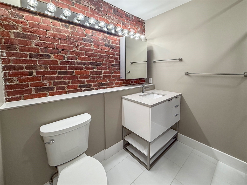 48-50 Winter Street, Unit 5R Boston, MA 02111 - Photo 7 of 11