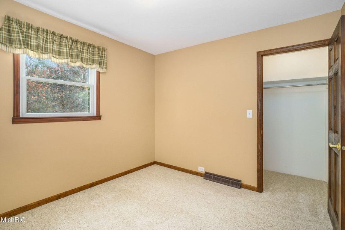 2495 Hill Road Manistee, MI 49660 - Photo 11 of 26 1886466-10.JPG