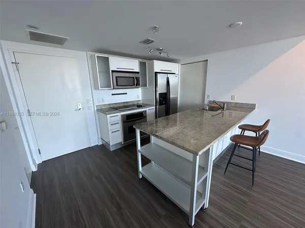 $2,800 | 185 Southwest 7th Street, Unit 3210, Miami, FL 33130