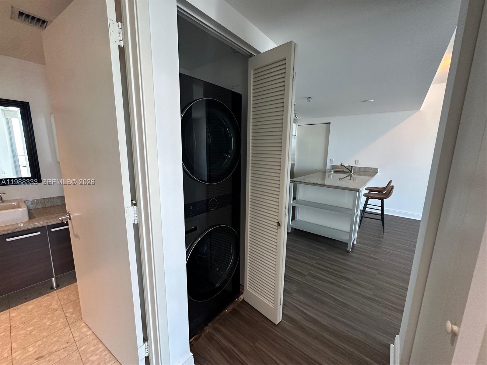 185 Southwest 7th Street, Unit 3210 Miami, FL 33130 - Photo 3 of 14