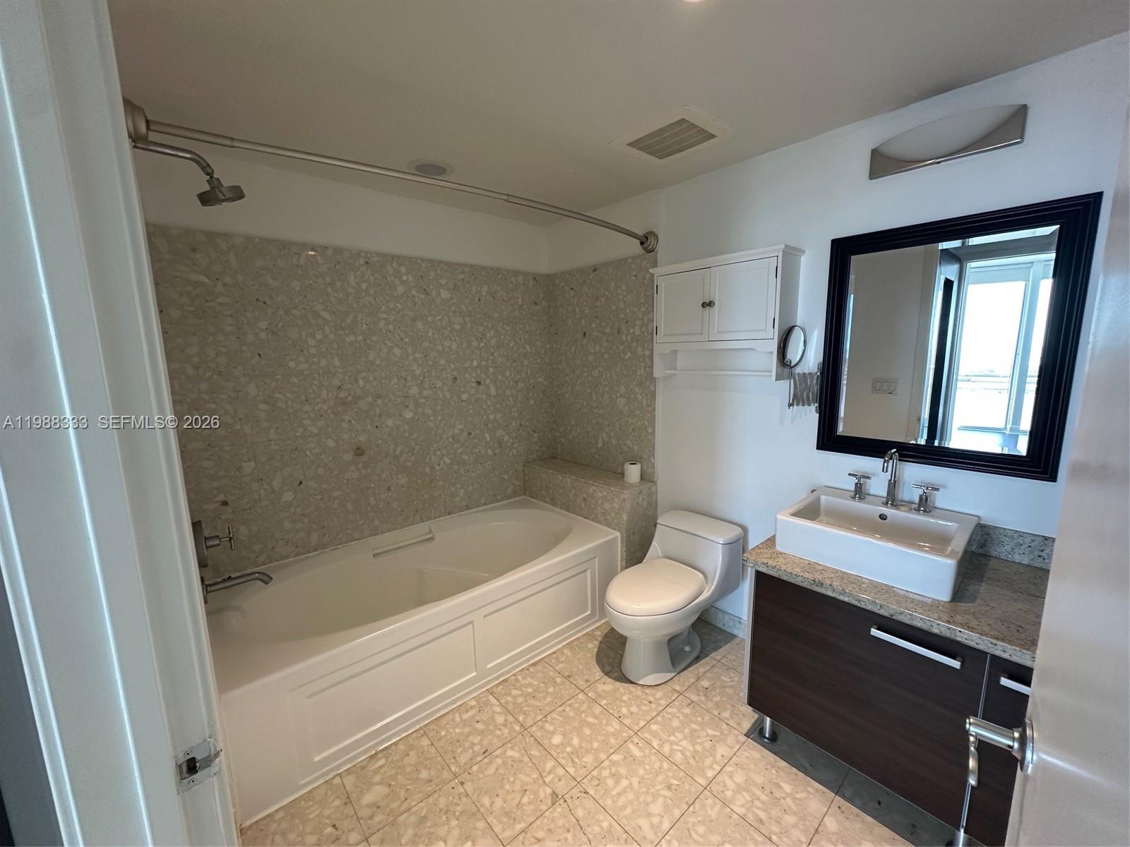 185 Southwest 7th Street, Unit 3210 Miami, FL 33130 - Photo 4 of 14