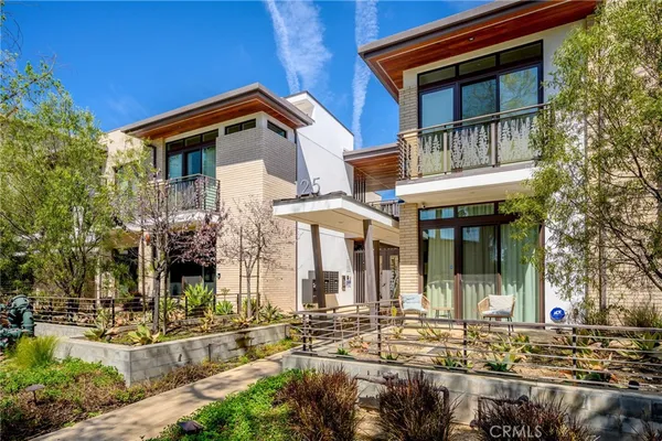 $4,000 | 125 Hurlbut Street, Unit 108, Pasadena, CA 91105