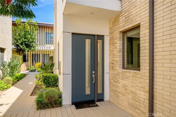 $4,000 | 125 Hurlbut Street, Unit 108, Pasadena, CA 91105