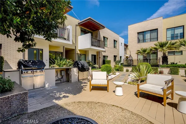$4,000 | 125 Hurlbut Street, Unit 108, Pasadena, CA 91105
