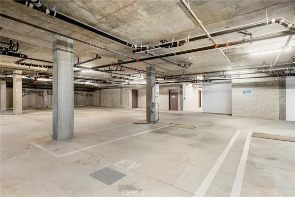 $4,000 | 125 Hurlbut Street, Unit 108, Pasadena, CA 91105