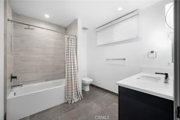 $4,000 | 125 Hurlbut Street, Unit 108, Pasadena, CA 91105
