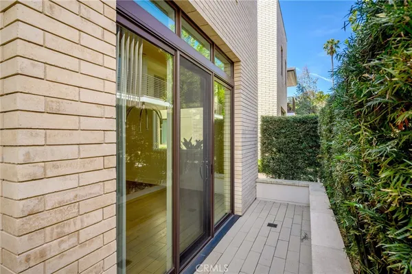 $4,000 | 125 Hurlbut Street, Unit 108, Pasadena, CA 91105